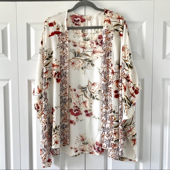 Altar'd State Tops - Altair’s State M/L flower kimono blouse